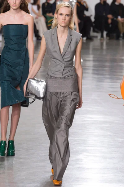 Look 13